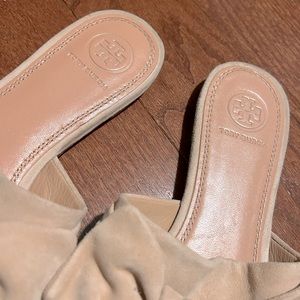 Very cute and feminine sandal